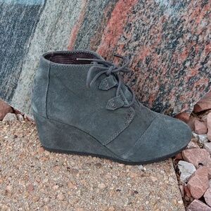 Toms desert gray suede leather wedge booties women's ankle boots 7